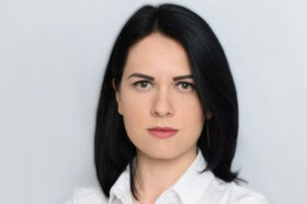 Стратегии внедрения GenAI в российских компаниях: как выбрать оптимальный подход?